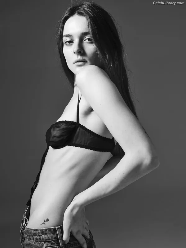 Charlotte Lawrence photo 15 of 714
