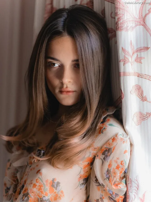Charlotte Lawrence photo 3 of 714