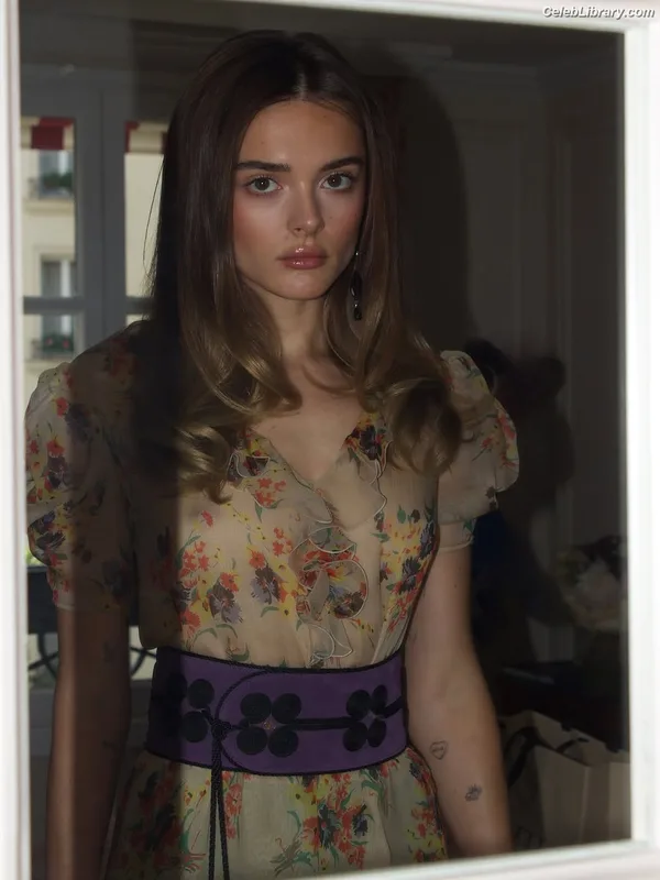 Charlotte Lawrence photo 6 of 714