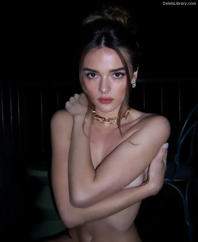 Charlotte Lawrence photo 10 of 714