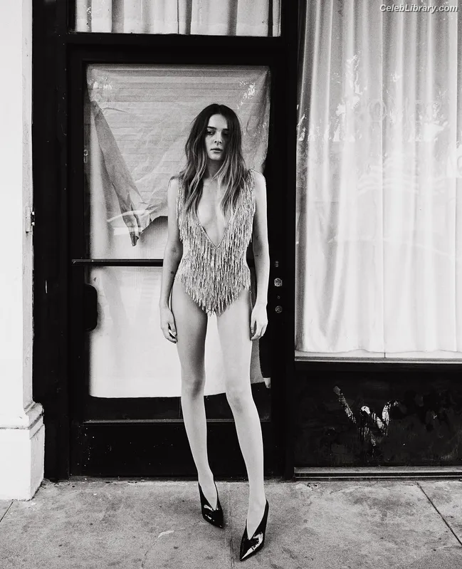 Charlotte Lawrence photo 13 of 714