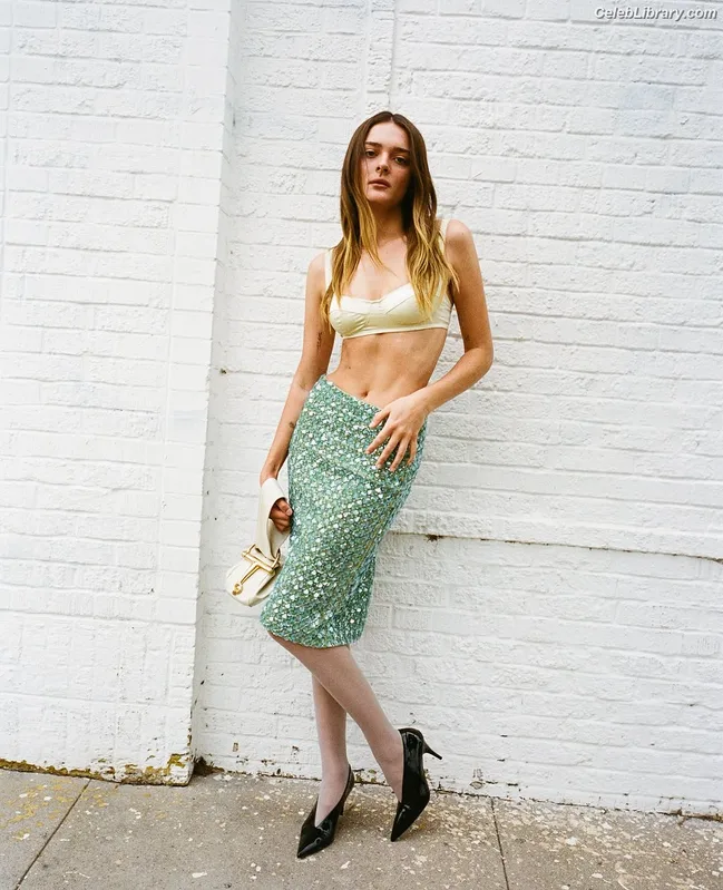 Charlotte Lawrence photo 16 of 714