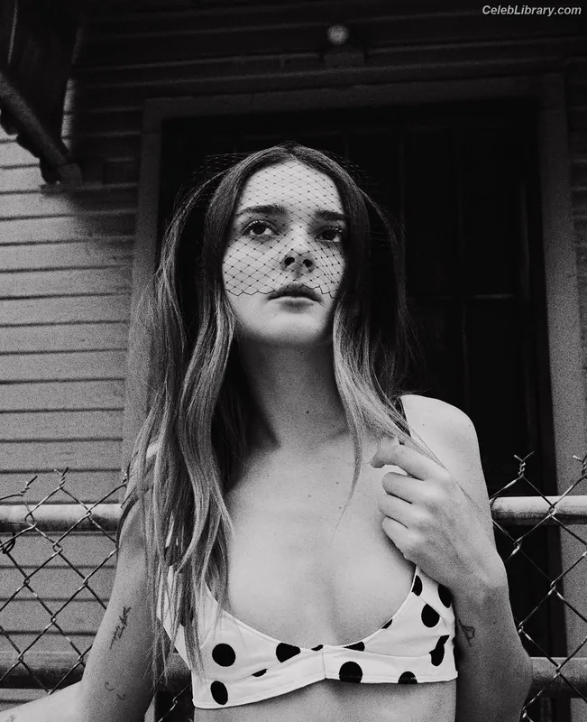 Charlotte Lawrence photo 17 of 714