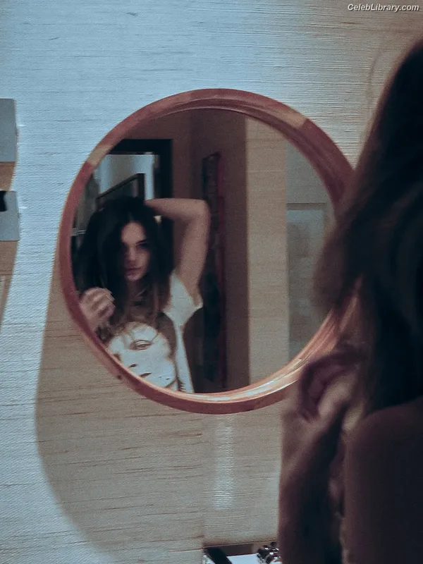 Charlotte Lawrence photo 12 of 714