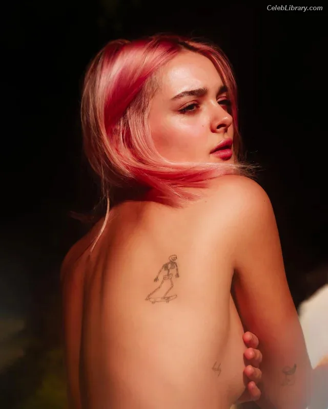 Charlotte Lawrence photo 14 of 714