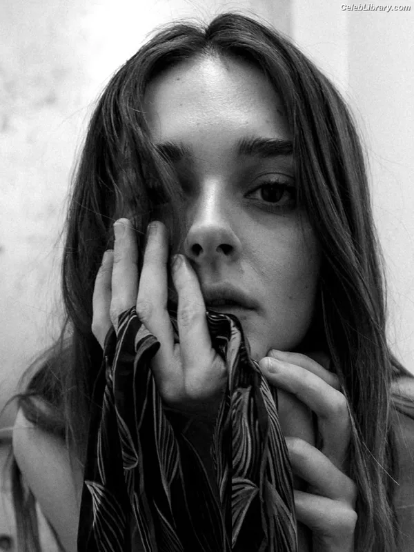 Charlotte Lawrence photo 21 of 714