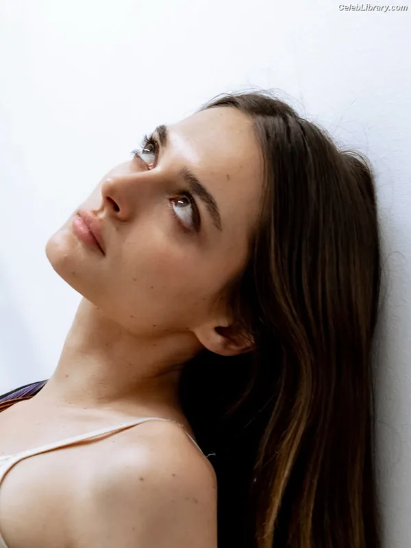 Charlotte Lawrence photo 24 of 714