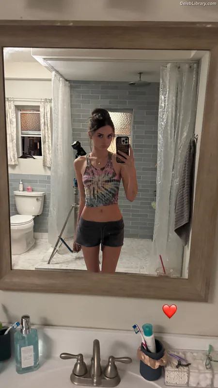 Charlotte Lawrence photo 3 of 714