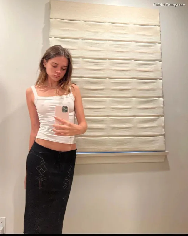 Charlotte Lawrence photo 14 of 714
