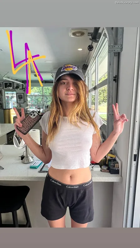 Charlotte Lawrence photo 10 of 714