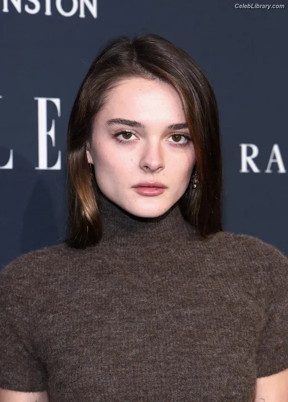 Charlotte Lawrence photo 17 of 714