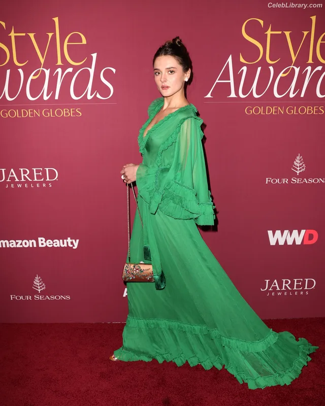 Charlotte Lawrence photo 21 of 714
