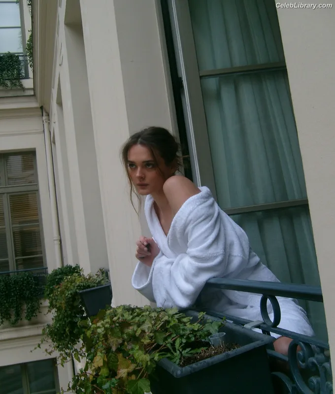 Charlotte Lawrence photo 22 of 714