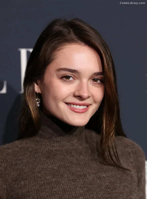 Charlotte Lawrence photo 1 of 714