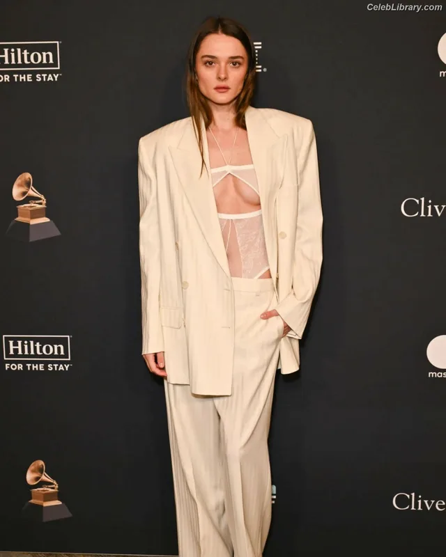 Charlotte Lawrence photo 11 of 714