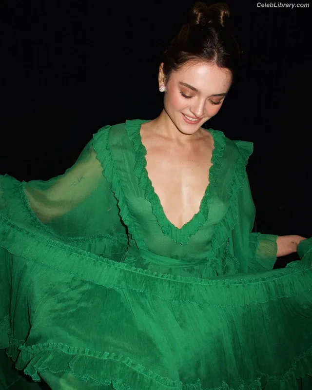 Charlotte Lawrence photo 3 of 714