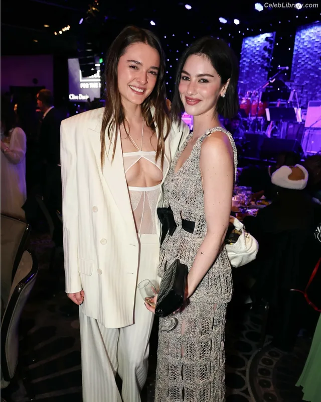 Charlotte Lawrence photo 4 of 714