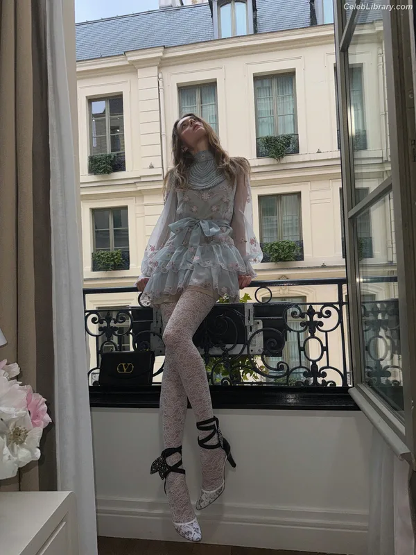 Charlotte Lawrence photo 16 of 714
