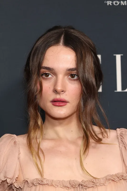 Charlotte Lawrence photo 4 of 714