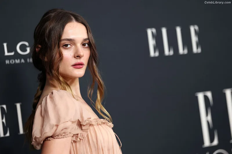 Charlotte Lawrence photo 6 of 714