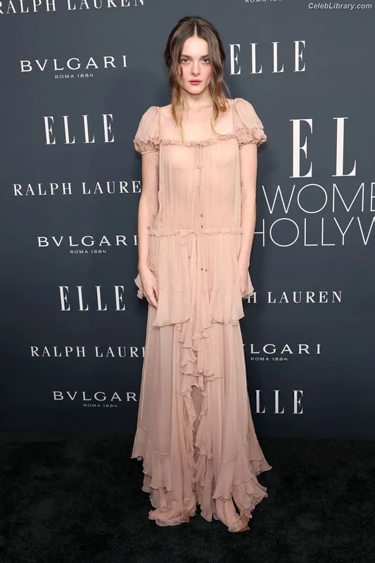Charlotte Lawrence photo 10 of 714