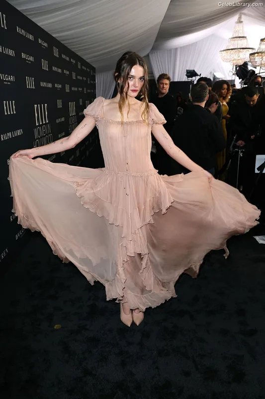 Charlotte Lawrence photo 13 of 714