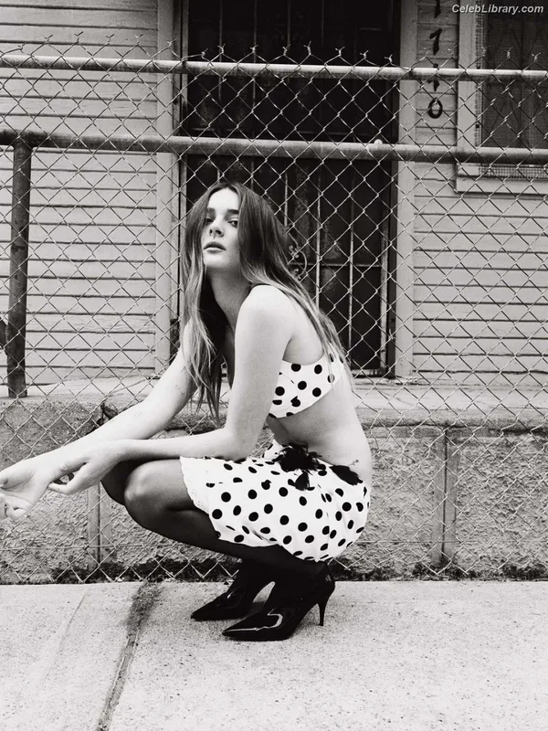 Charlotte Lawrence photo 22 of 714
