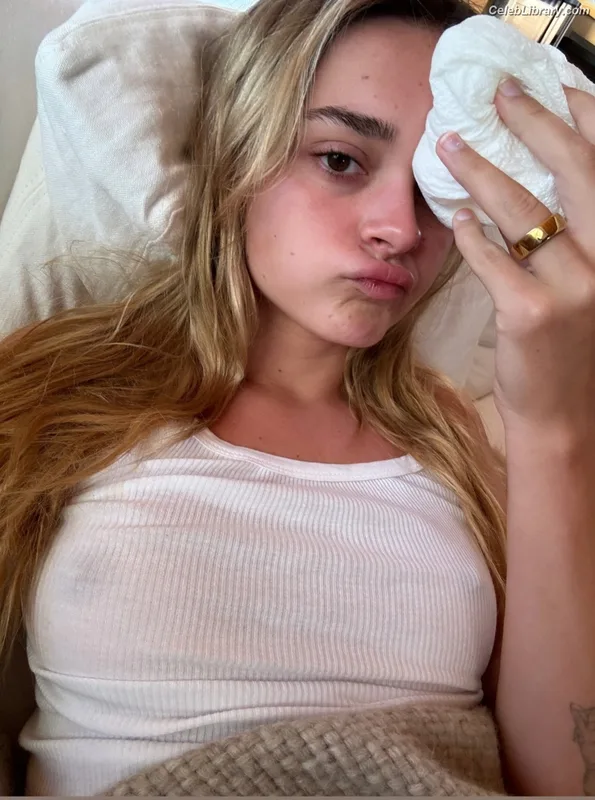 Charlotte Lawrence photo 1 of 714