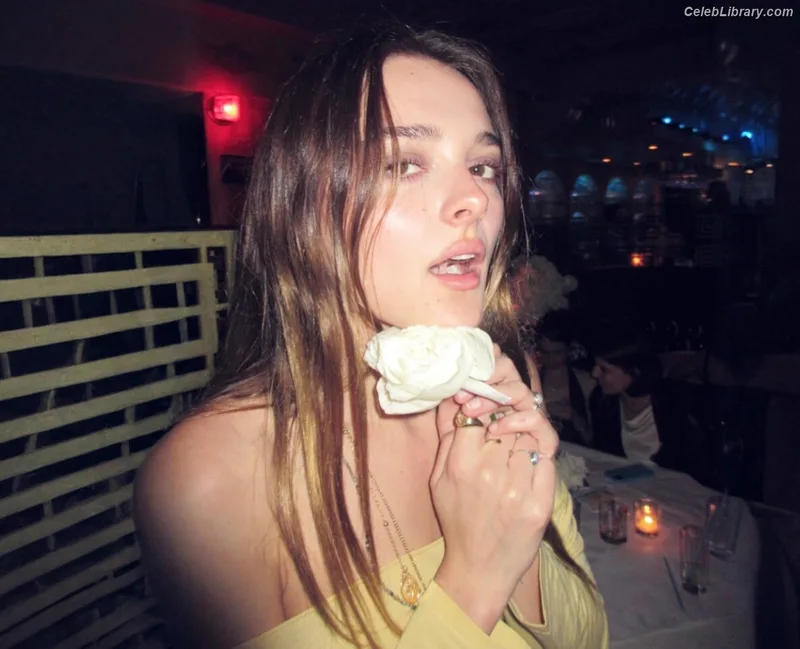 Charlotte Lawrence photo 23 of 714