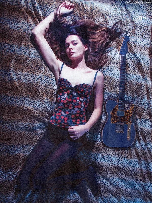 Charlotte Lawrence photo 1 of 714