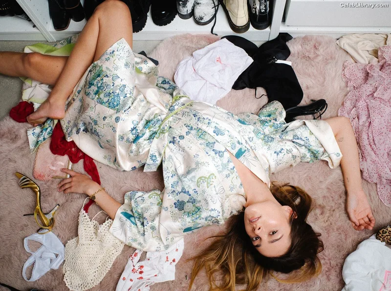 Charlotte Lawrence photo 5 of 714