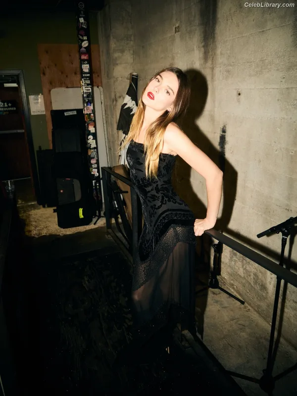Charlotte Lawrence photo 20 of 714