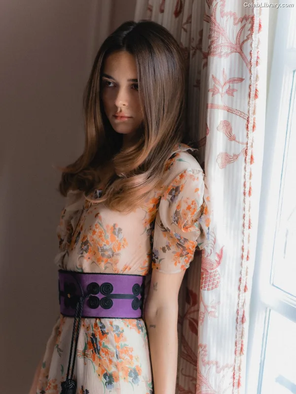 Charlotte Lawrence photo 2 of 714