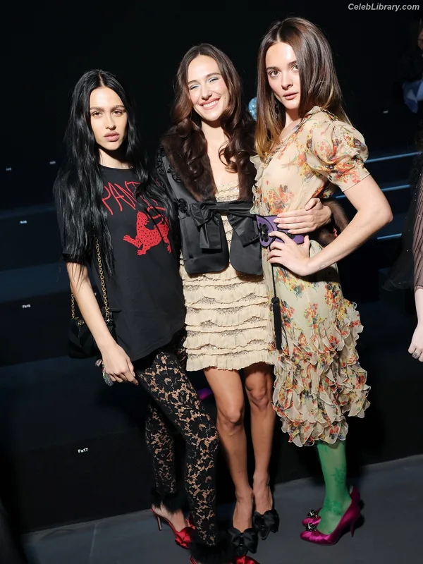 Charlotte Lawrence photo 8 of 714