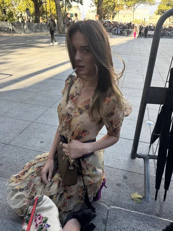 Charlotte Lawrence photo 9 of 714