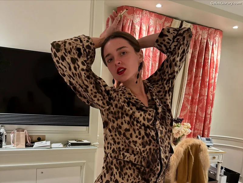 Charlotte Lawrence photo 17 of 714