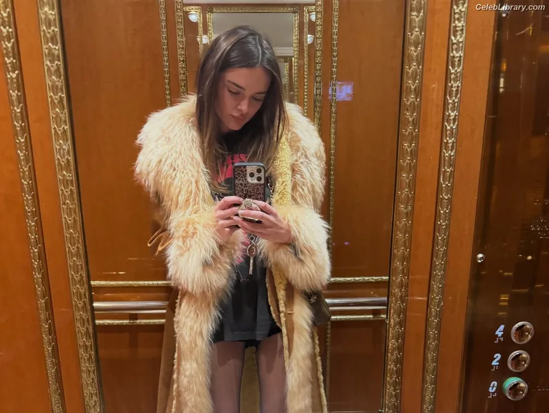Charlotte Lawrence photo 18 of 714