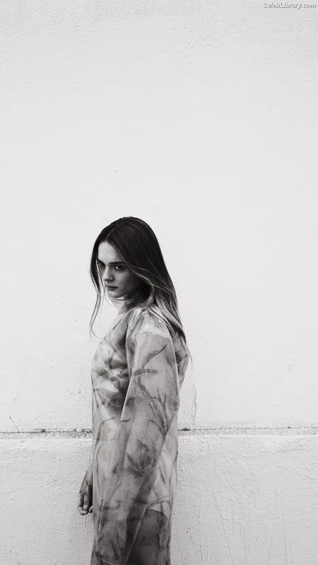 Charlotte Lawrence photo 21 of 714
