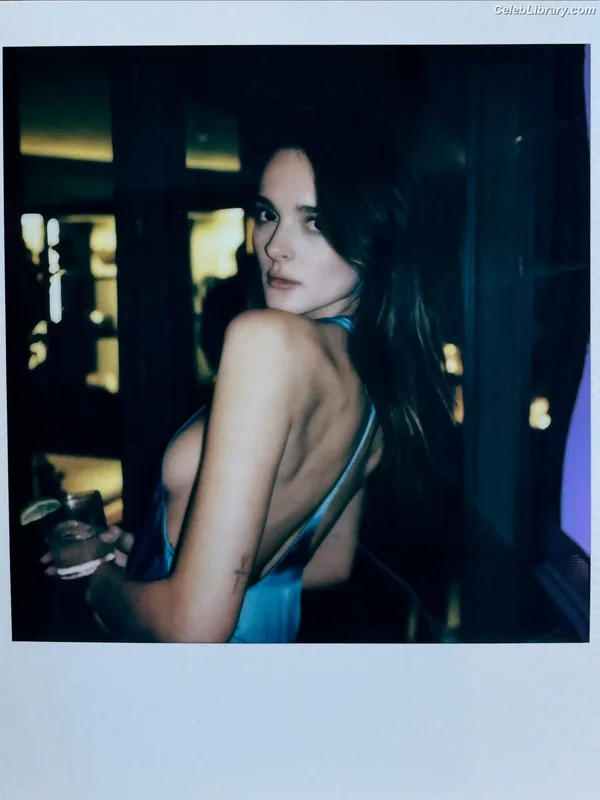 Charlotte Lawrence photo 4 of 714