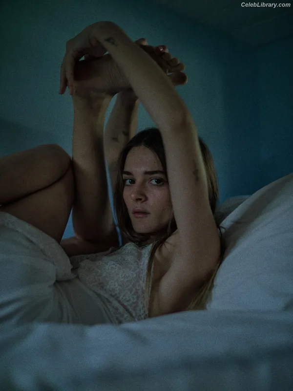 Charlotte Lawrence photo 12 of 714