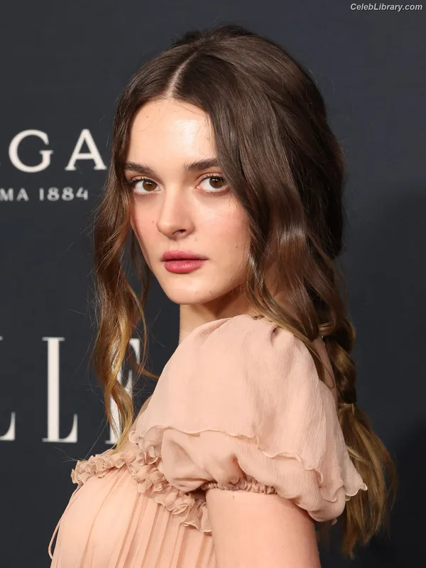 Charlotte Lawrence photo 14 of 714