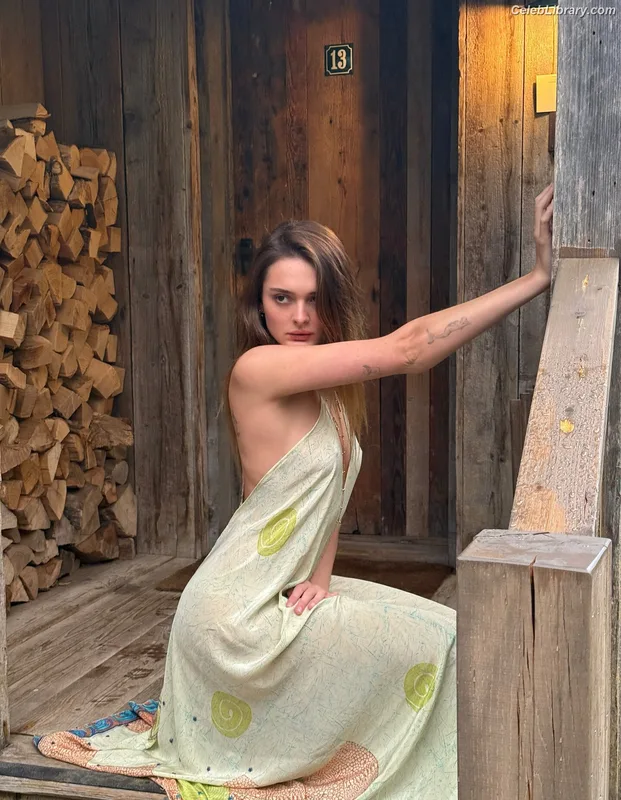 Charlotte Lawrence photo 1 of 714