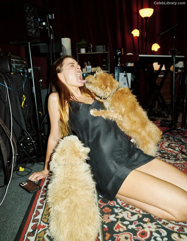 Charlotte Lawrence photo 7 of 714
