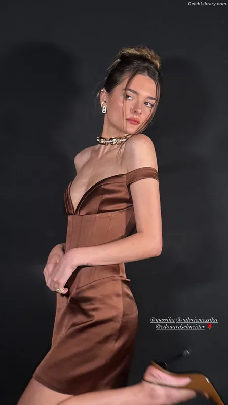Charlotte Lawrence photo 20 of 714