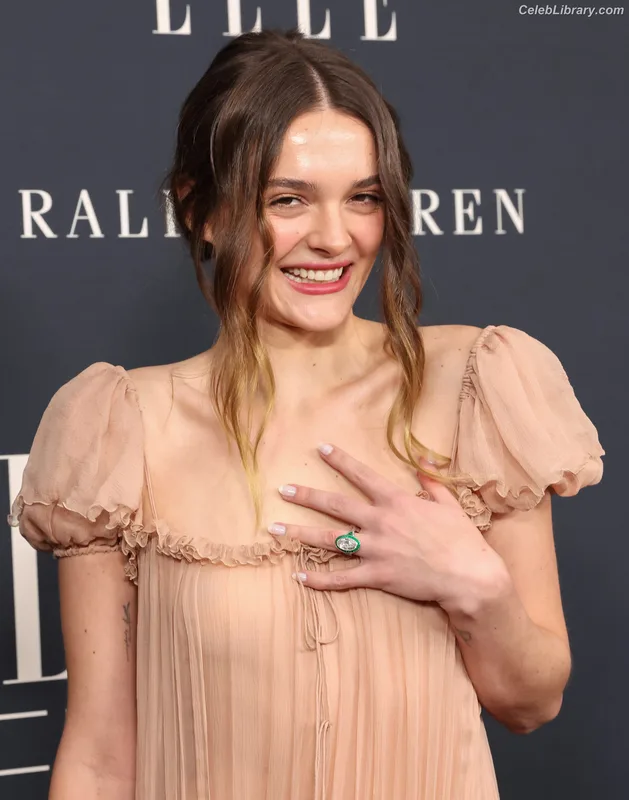 Charlotte Lawrence photo 20 of 714