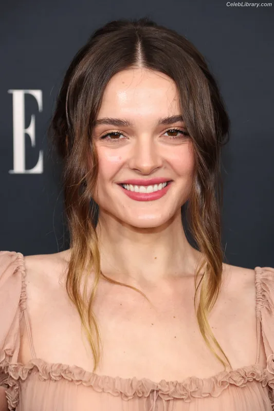 Charlotte Lawrence photo 2 of 714