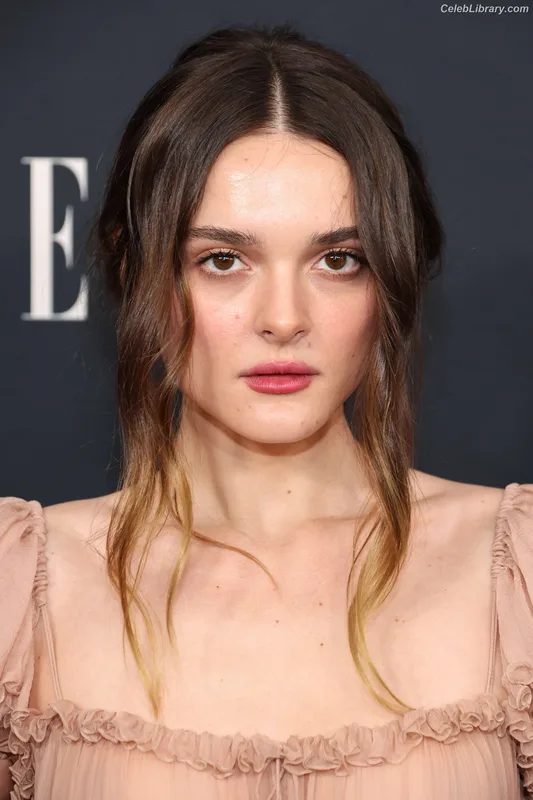 Charlotte Lawrence photo 3 of 714