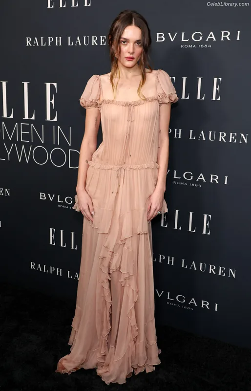 Charlotte Lawrence photo 5 of 714