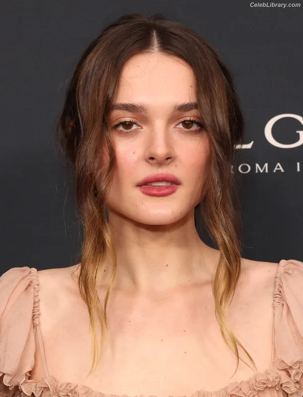 Charlotte Lawrence photo 9 of 714
