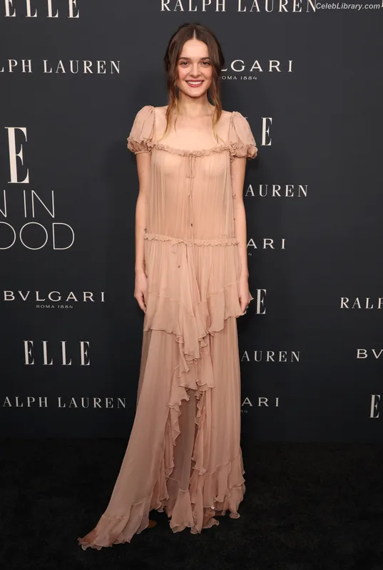 Charlotte Lawrence photo 10 of 714